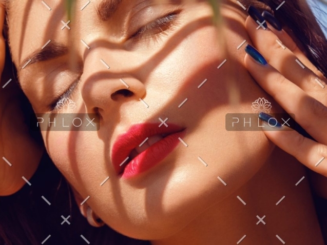 demo-attachment-561-beautiful-girl-near-palm-tree-UYV7JX8